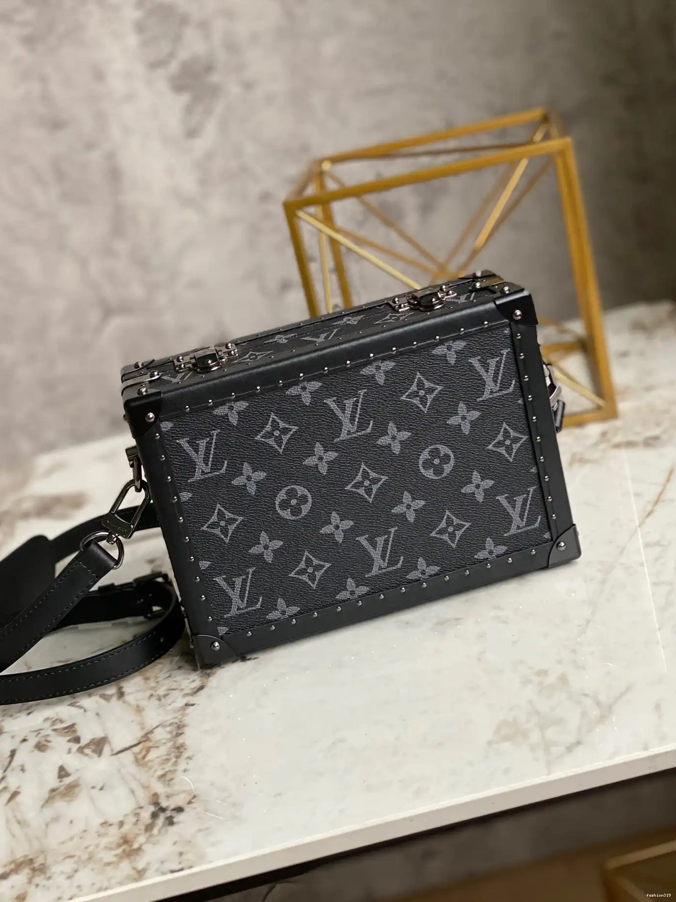 BOX VUITTON LOUIS CHANELUTCH 0428